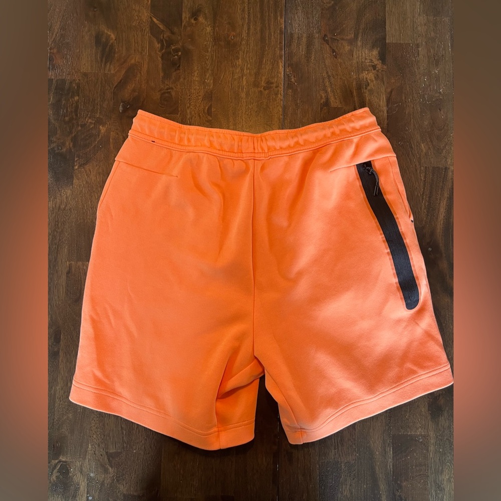 Nike Men's Tech Fleece Shorts - Picture 2 of 4